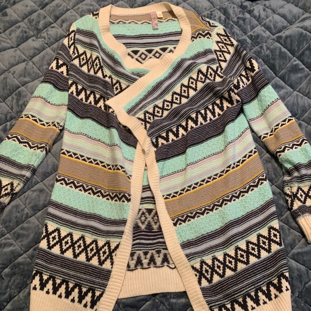 Beautiful sweater for fall/winter/spring